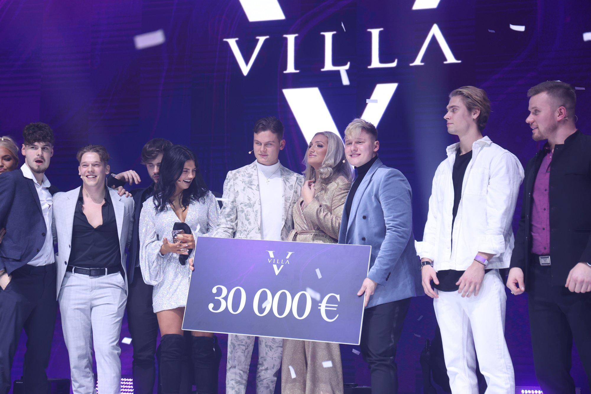 KLÕPS | „Villa“ võitja süda on võetud? Tõsieluseriaali täht jagas meelast suudlusest pilti