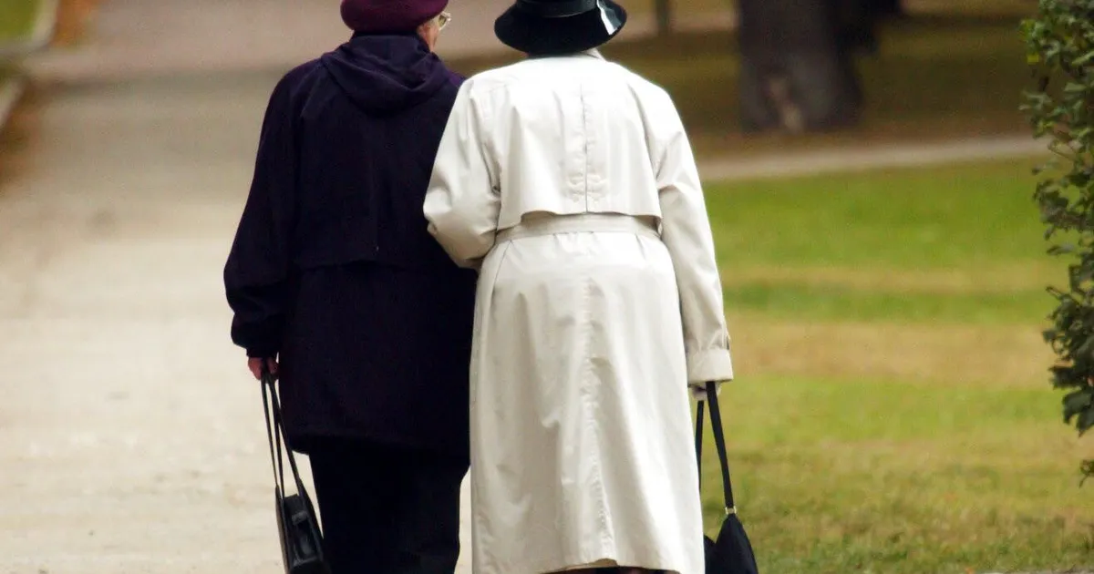 Omapäi jalutama läinud vanaprouad leiti vastu ööd üles