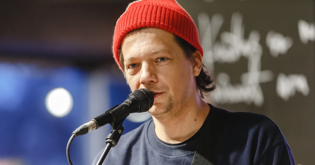 VIDEO ⟩ «Tundub ülimalt põnev!» Muusik Stig Rästa läheb jõulutuurile eriliste lavapartneritega