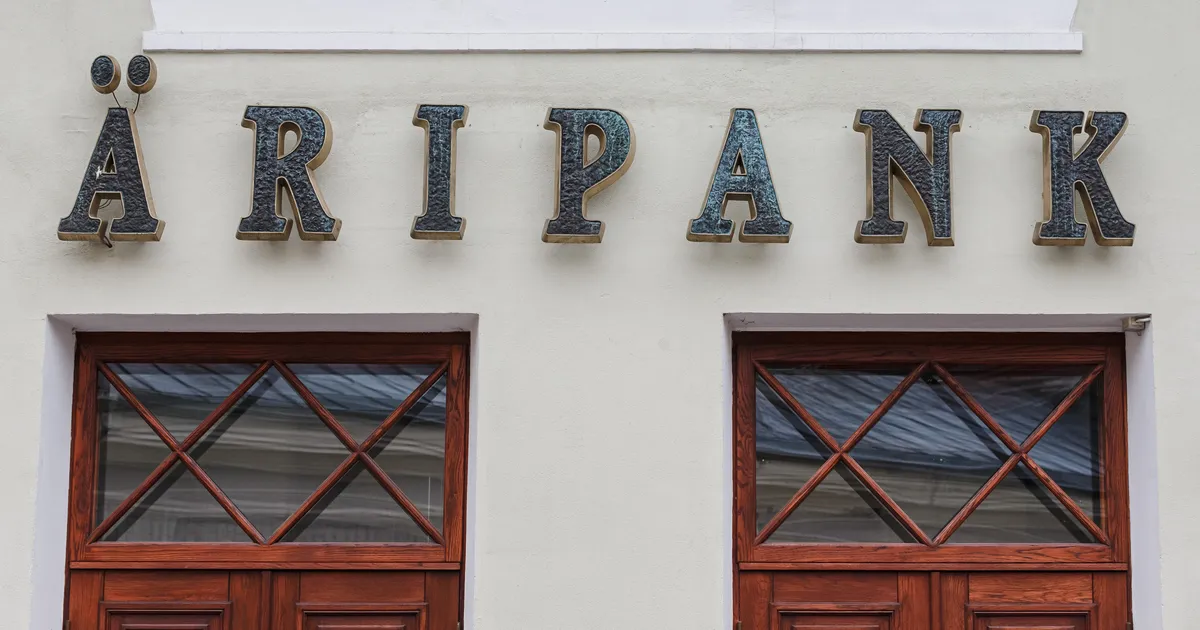 Teemantide ning Venemaa põgenevate tippjuhtide ajastu lõpp. Eesti vanim kommertspank sulgeb uksed