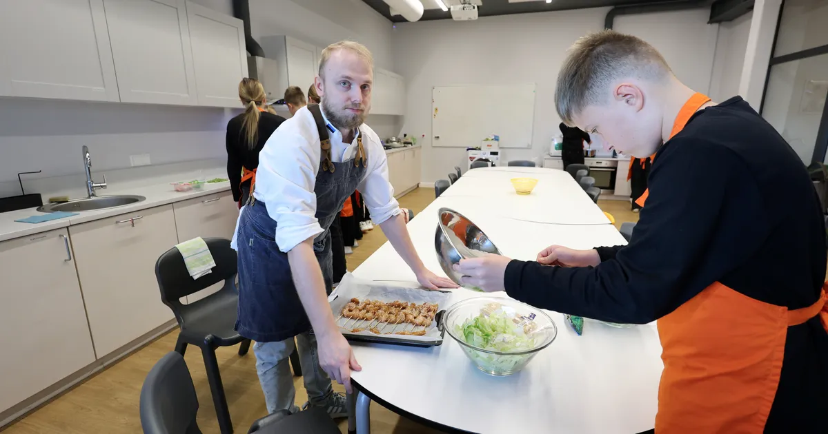 VAATA PILTE ⟩ TERA õpilased valmistasid peakokaväärilise koolilõuna