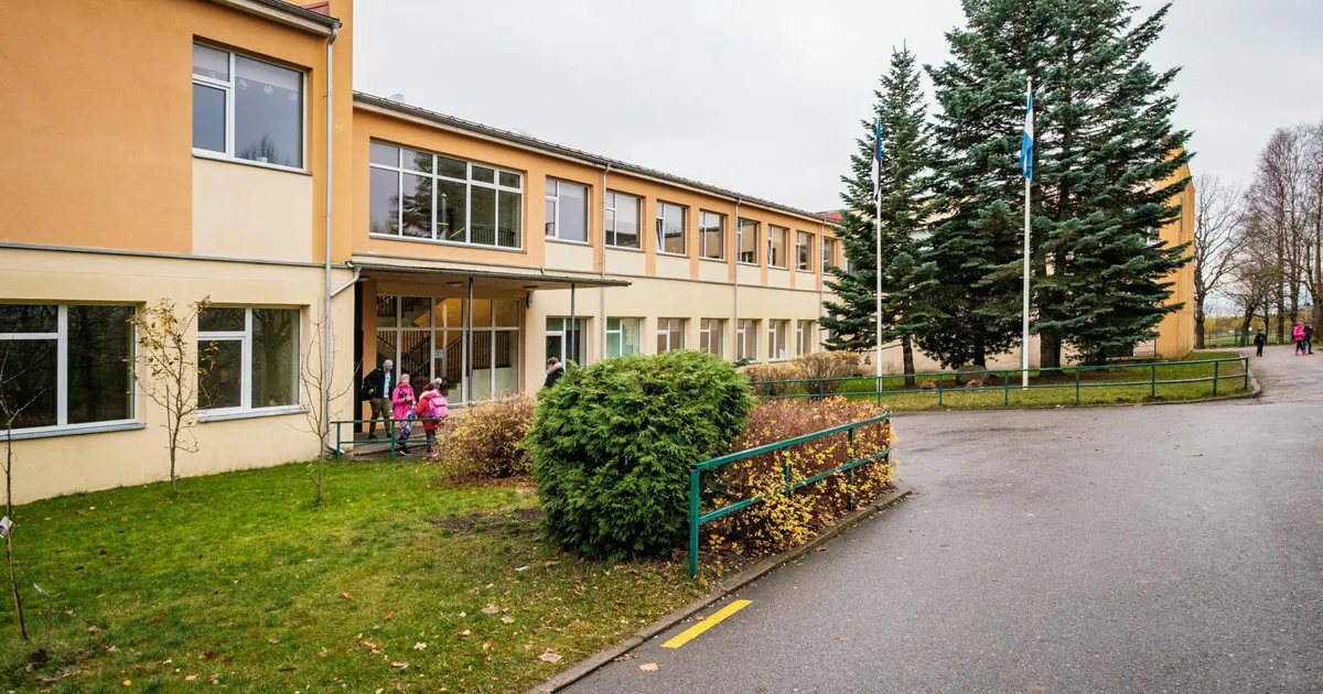 ILMA UKSETA KOOLI KÄIMLA ⟩ Mures lapsevanem: see ei ole ju normaalne kui laps kardab koolimajas oma hädasid teha