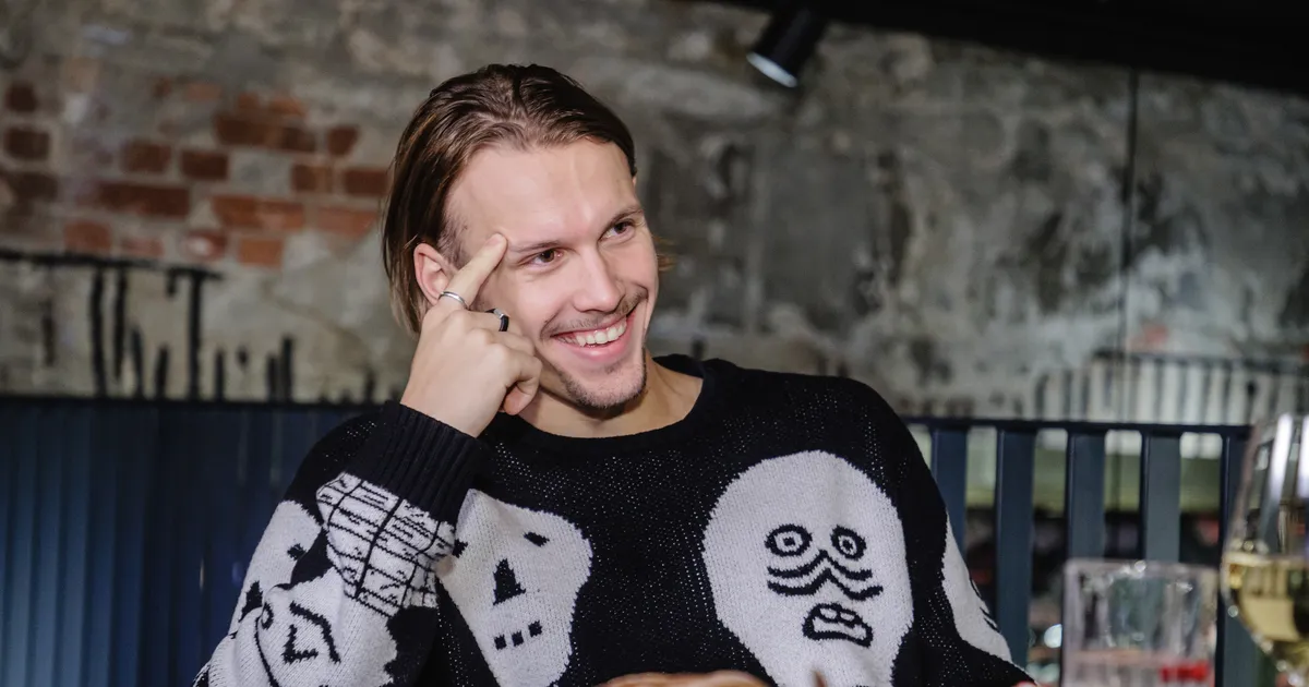 FOTO ⟩ Fännid arutavad, kas tõesti saab Franz Malmsteni näha linateoses «Tõde ja õigus 2»