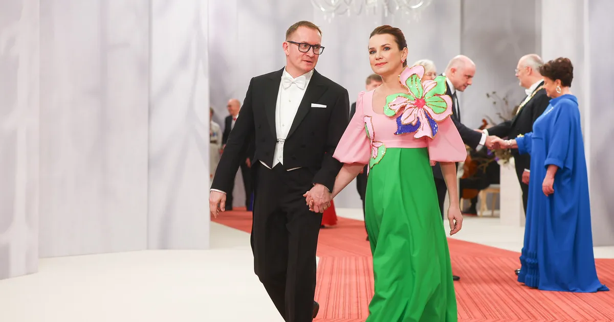 ARMSAD KLÕPSUD ⟩ Keit Pentus-Rosimannuse pisipoeg sai Tallinna raekojas osa pidulikust sündmusest