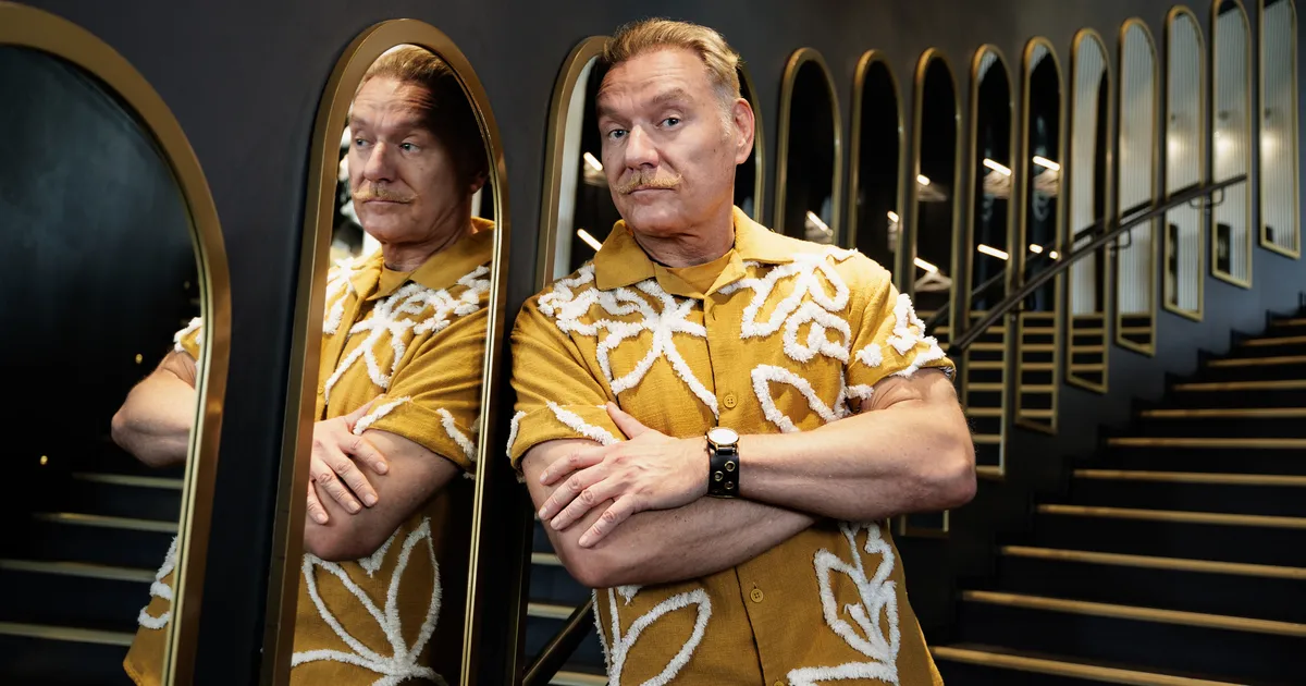 VARAHOMMIKUNE VIHAPURSE ⟩ Mart Sander saatis Tallinna vanalinna lokaali räpirütmi saatel p*rse