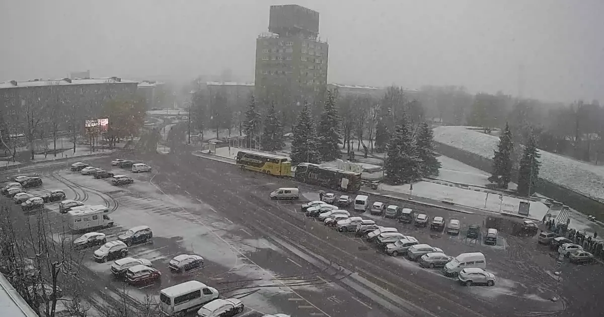 TERE TALV? ⟩ Narvas tuli lumi maha: nädala lõpus on oodata tugevat tuult ja lörtsi