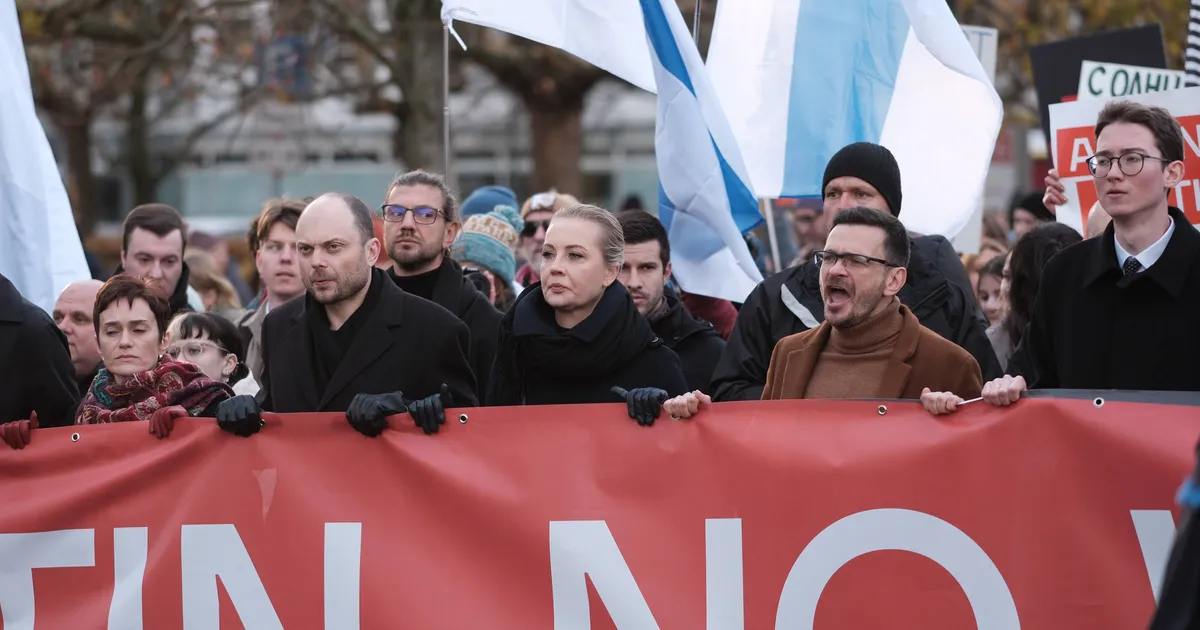 VIDEO ⟩ Vene opositsionäärid marssisid Berliinis Putini agressioonisõja vastu