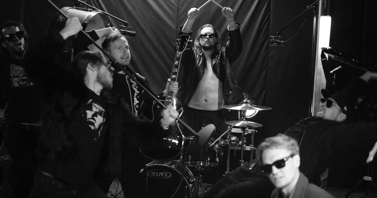 ENNEOLEMATU ⟩ 5MIINUST astub üheks õhtuks lavale uues kuues