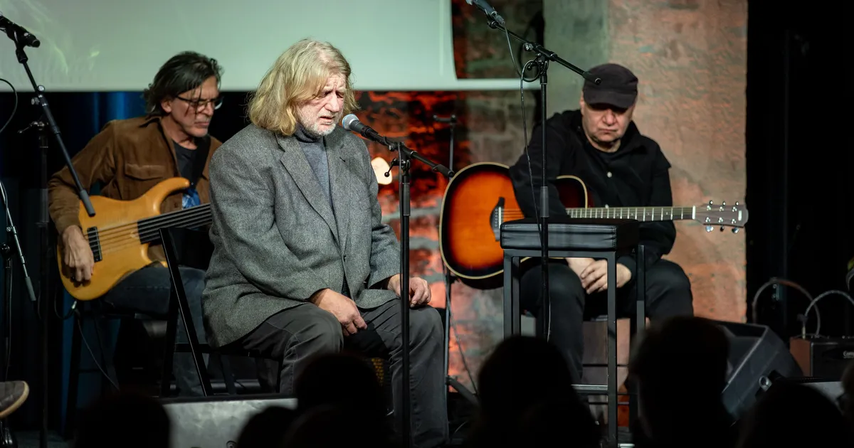 GALERII ⟩ Riho Sibula mälestusteraamatu esitlusele kogunes fänne ja kuulsusi