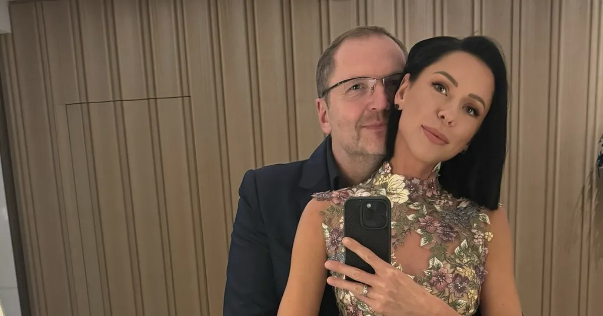 PULMAKLÕPSUD ⟩ Tallinna endine abilinnapea Anders Tsahkna abiellus Venemaalt pärit kaunitariga