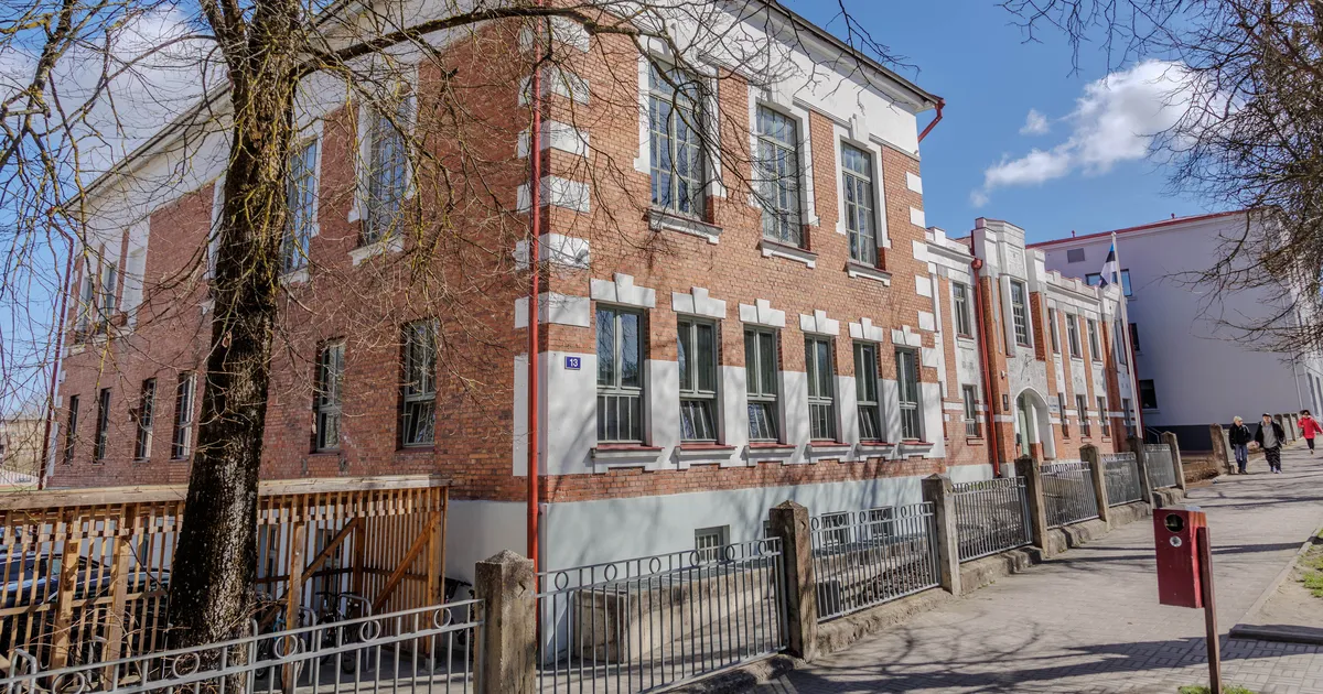 KÄHMLUS VALGAS ⟩ Koolitöötaja langes rünnaku ohvriks, olukorda käis lahendamas politsei ja kiirabi