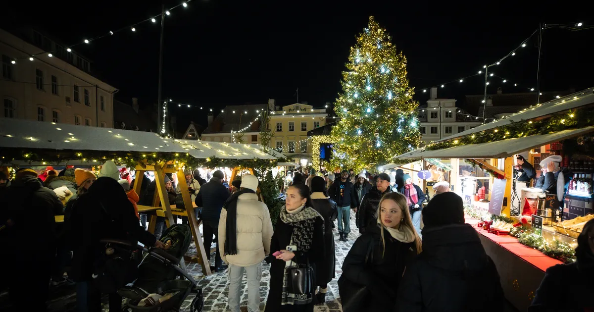 Valgusetendused ja kontsert: pühapäeval süüdatakse Tallinna jõuluturul advendiküünal