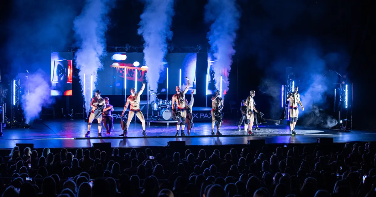 KUUM GALERII ⟩ Saksamaa meesstripparid hullutasid peadpööritava sõuga Eesti naisi