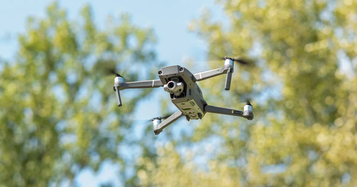 PRIVAATSUS KADUMAS? ⟩ Tallinlasi häirib droonide rohkus kodu läheduses: üks maandus hilisõhtul akna taha