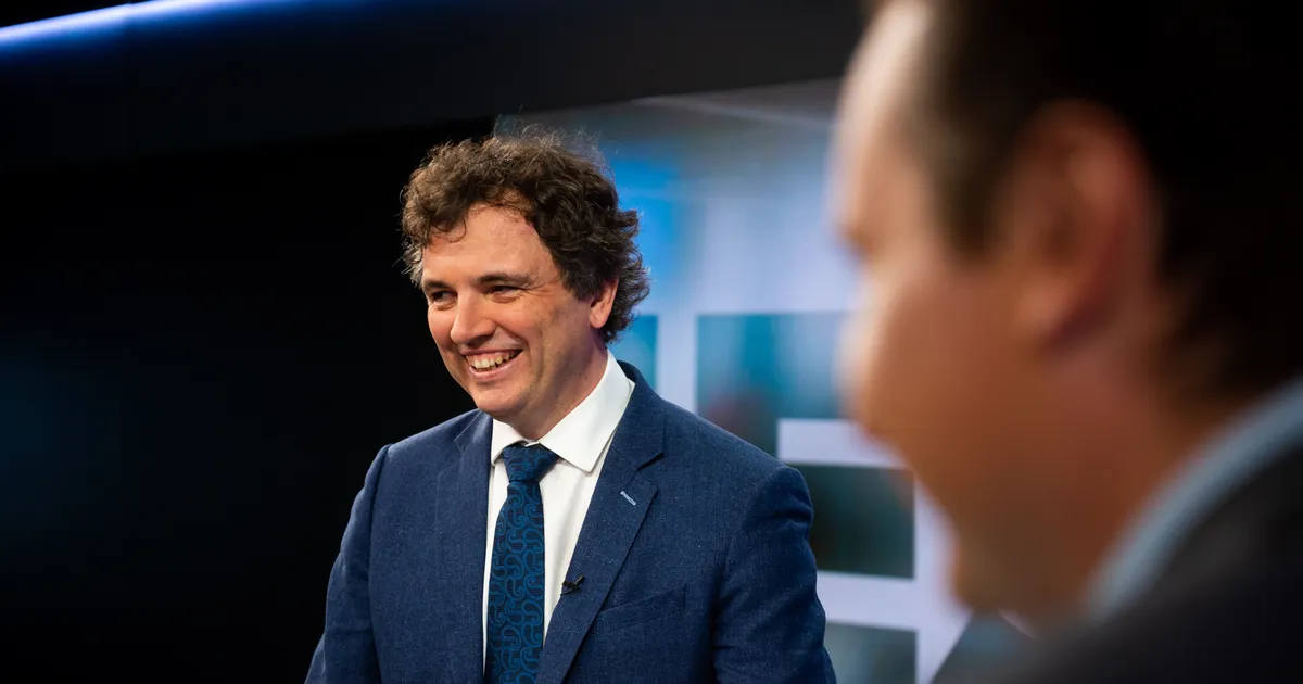 VIDEO ⟩ «Nagu Mr Bean!» Vaata, millise autoga advokaat Carri Ginter Monacos ringi vurab