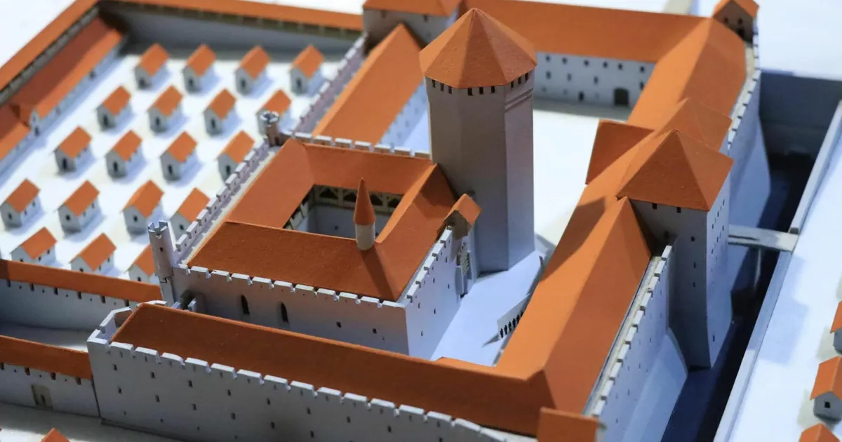 GARRI RAAGMAA ⟩ Riigibürokraatia lohe hakib neli kuningat pulbriks