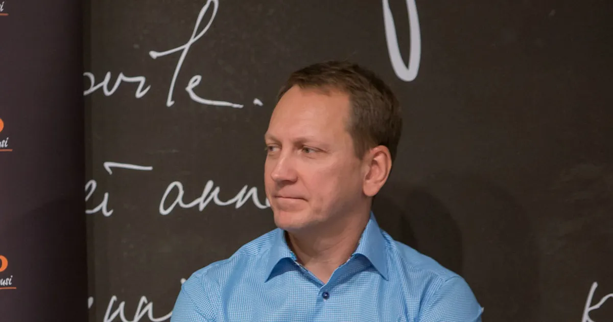 VIDEO ⟩ «Kas Kristjaniga läksite karvupidi kokku?» Teet Margna jõulutervituses torkab silma tema murdunud hammas