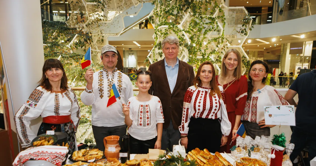 GALERII ⟩ Rahvusvaheline jõulubasaar tõi T1 keskusesse kokku kireva seltskonna 20 riigist