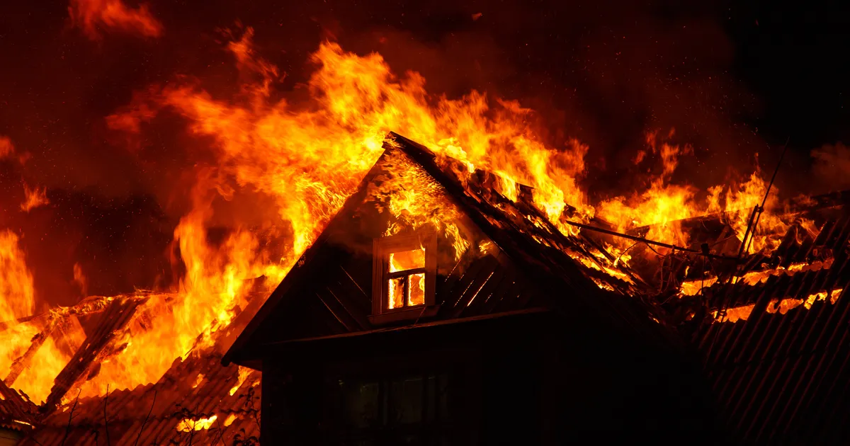 TÄNUPÜHADE ÕUDUS ⟩ USA pere mitu miljonit väärt kodu lahvatas õhtusöögi tõttu leekidesse