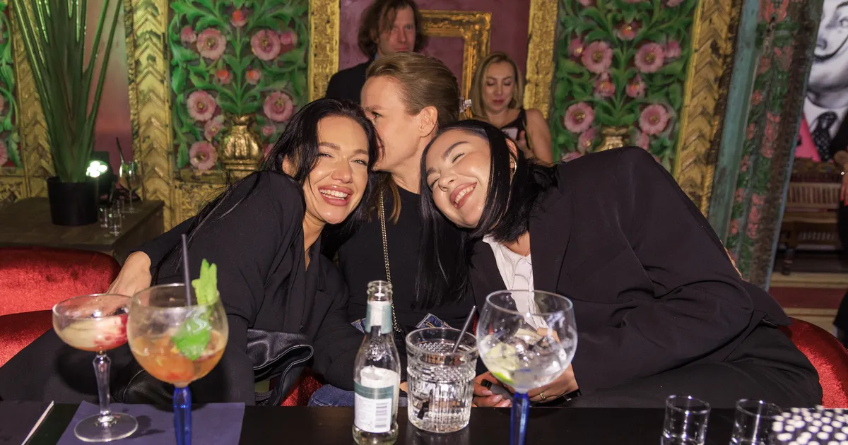 SÄRAV GALERII ⟩ Tähtsad näod ja täismaja! Manna La Roosa taasavamine meelitas kohale seltskonna koorekihi