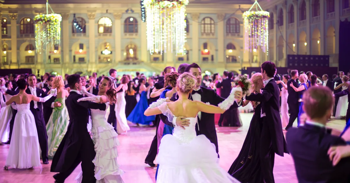 VIDEO ⟩ Uskumatu: Vaata, milline kleit nõudis 750 tundi tööd