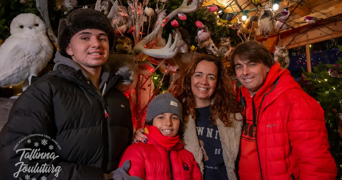 GALERII ⟩ Vaata, kes esimesel advendil Tallina jõuluturu fotomajas pilte klõpsisid
