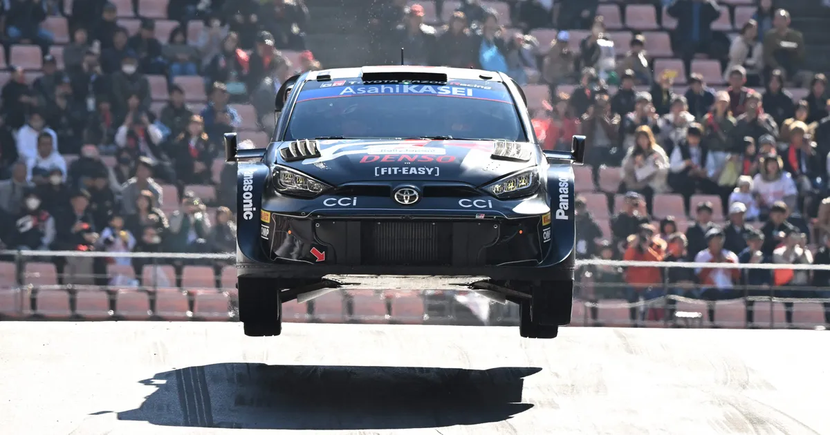 VIDEO ⟩ Latvala ja Katsuta võtsid teineteiselt mõõtu staadionikatsel