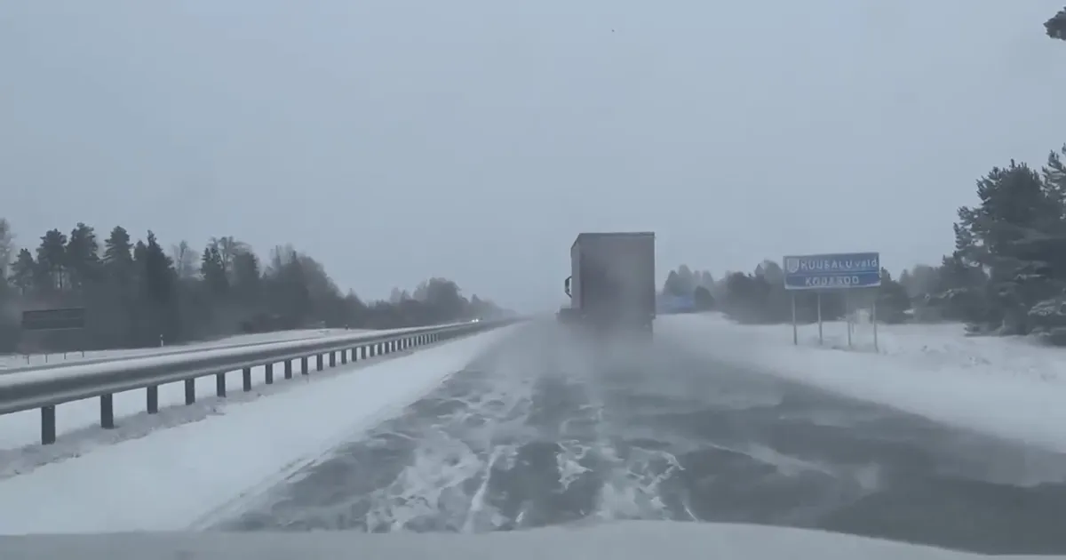 VIDEO ⟩ «Isegi minu mees ei kihuta!» Teeolud Tallinna-Narva maanteel tekitavad ka kogenud sõitjas judinaid