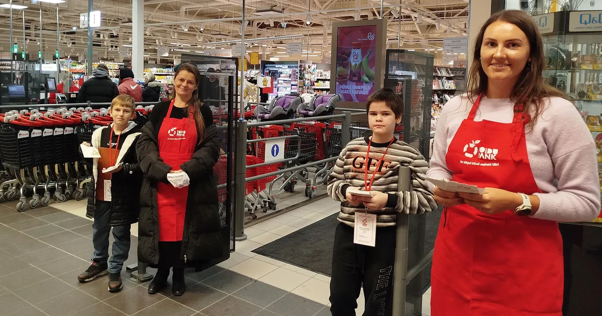 FOTOD JA VIDEO ⟩ Valga kauplustes kogutakse toiduabi: vabatahtlikuna on ametis ka Ester Karuse