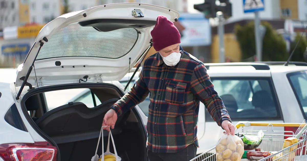 Toidukullerid avaldavad töö pahupoolt: kolleegid varastavad teisele kullerile määratud toitu, et see pintslisse pista