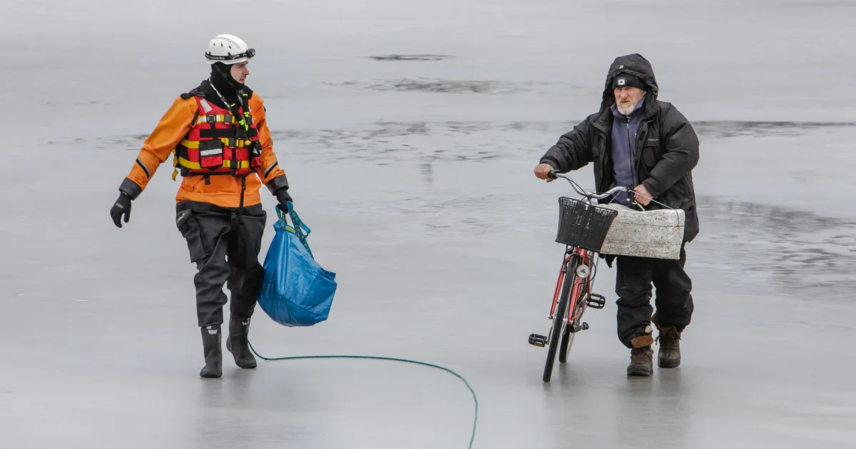 Uuring: Eesti inimesed ei kasuta jääle minnes ohutusvarustust