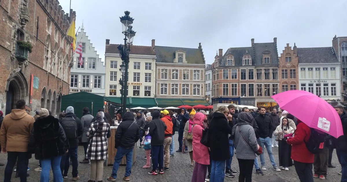 Turistiummikud maalilise Brugge tänavatel panevad kohalike elanike taluvuse proovile