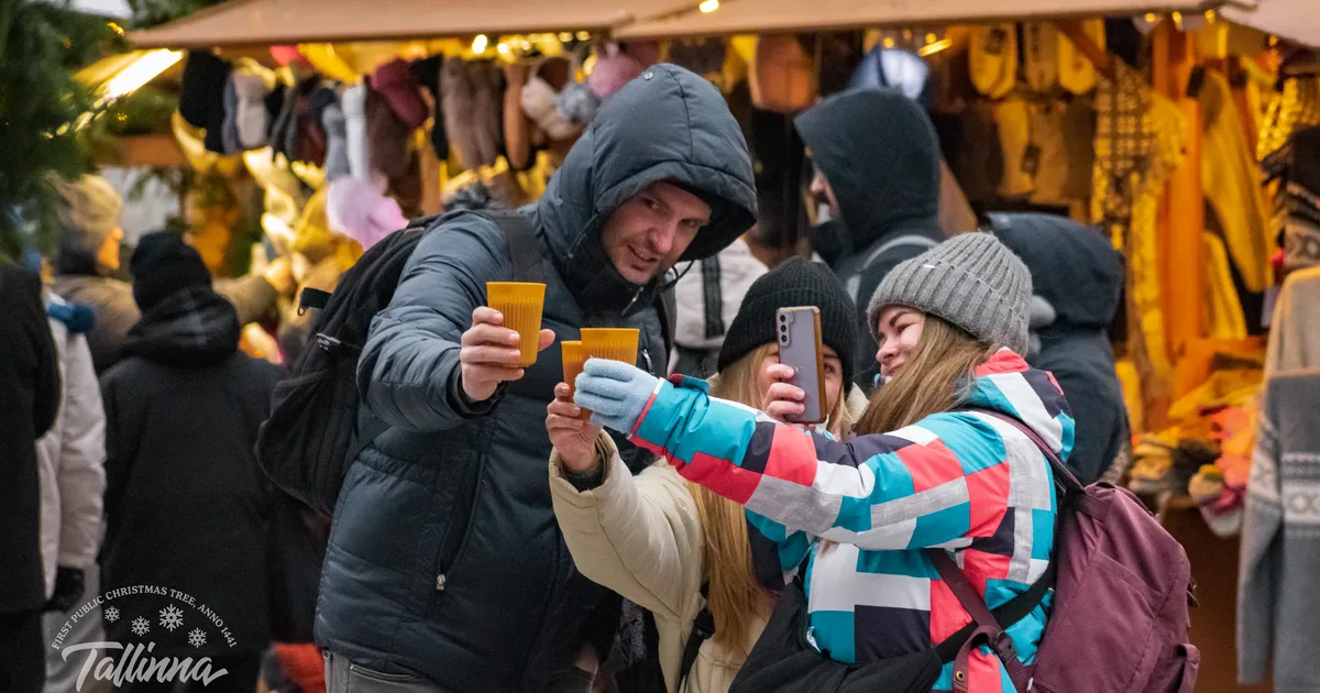 GALERII ⟩ Kolmas advent tõi Tallinna jõuluturule rohkelt rõõmsaid uudistajaid