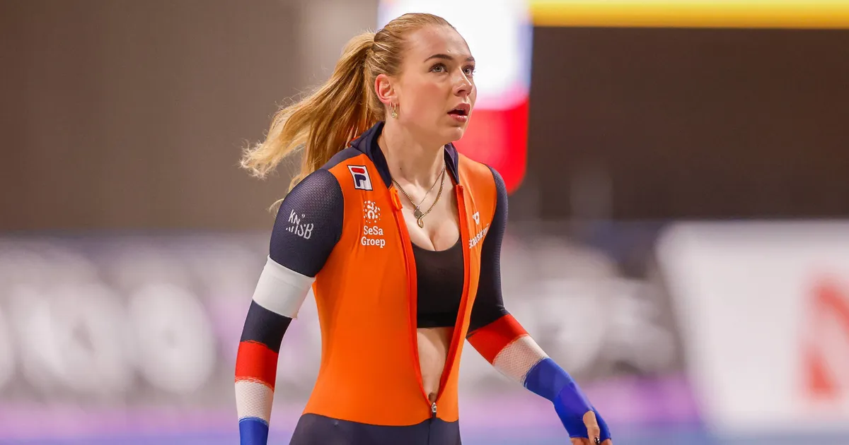 FOTO ⟩ Riided seljast heitnud kiiruisutaja šokeeris kodumaad