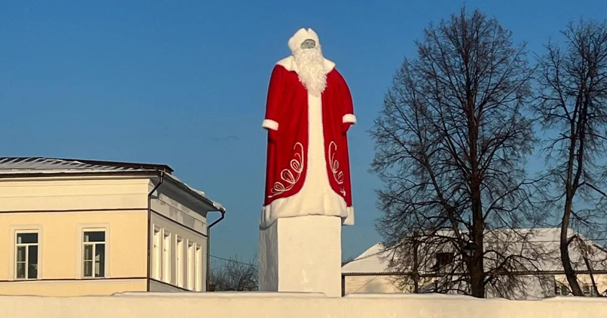 VÕIMALIK VAID VENEMAAL ⟩ Vene väikelinna elanikke pahandab Näärivanaks riietatud Lenin