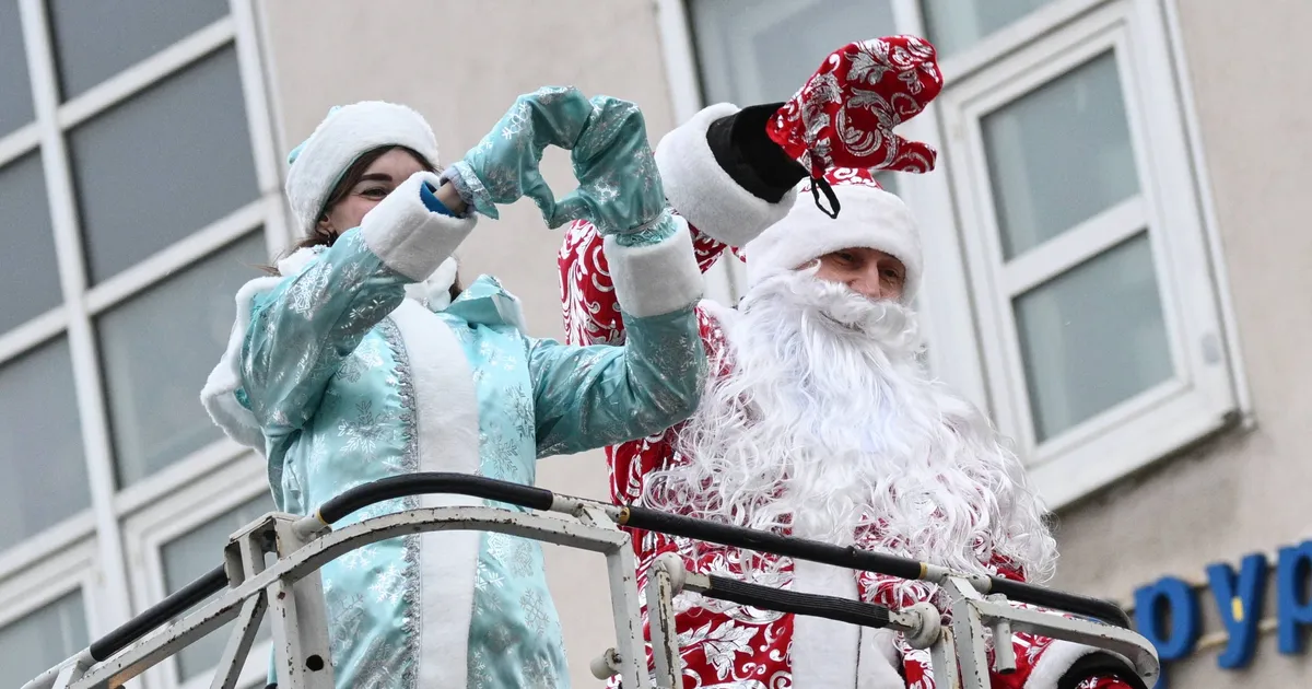 VIDEO ⟩ Näärivana laseb Kremli propagandavideos Moskva kohal sõitva jõuluvana maha