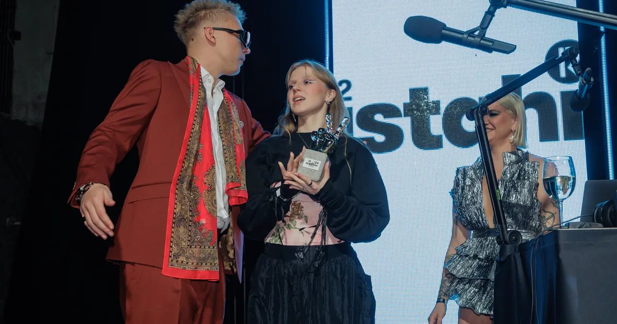 VIDEOINTERVJUU ⟩ Aastahiti tiitli pälvinud Nublu karika jagamisest: seal on kaks sõrme, need saab puruks teha ja saame ära jagada