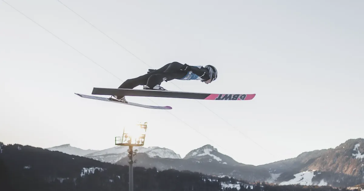 Kolmekordse maailmameistri kotti pistnud Aigro teenis nelja hüppemäe avavõistlusel mehiselt punkte