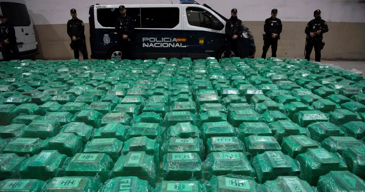 Hispaania võimud leidsid maa-alustest konteineritest seitse tonni kokaiini