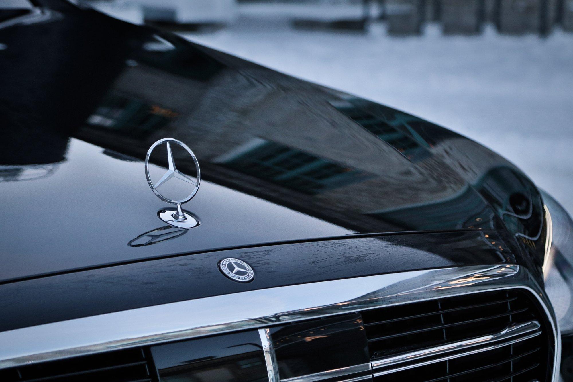 Üks paljudest: Mercedes-Benzi embleemide tootja läks pankrotti