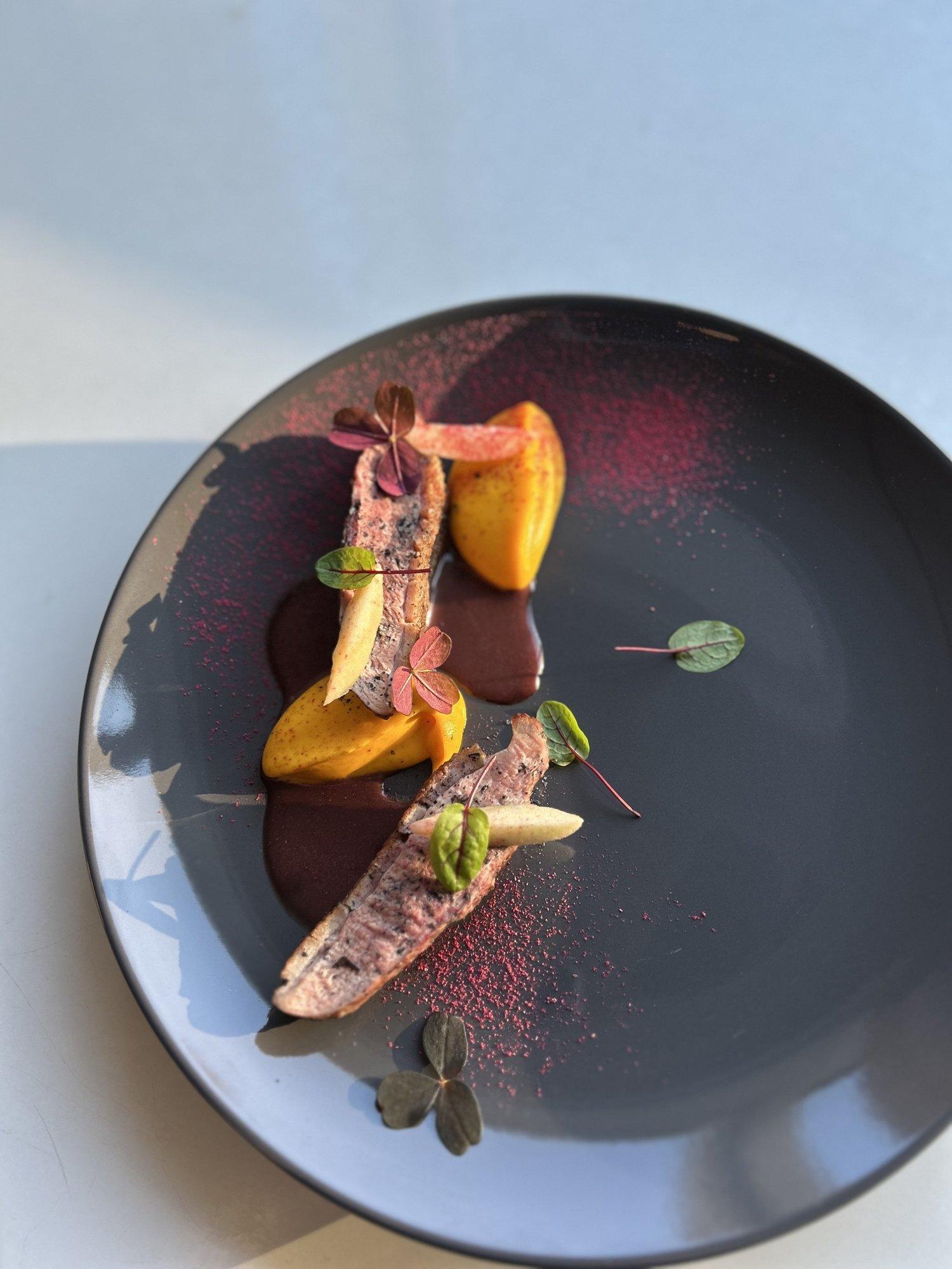 Koka jõulud: pühadele uhke punkt! Pardifilee portveinikastmes kõrvitsapüree ja valges veinis küpsetatud õunaga