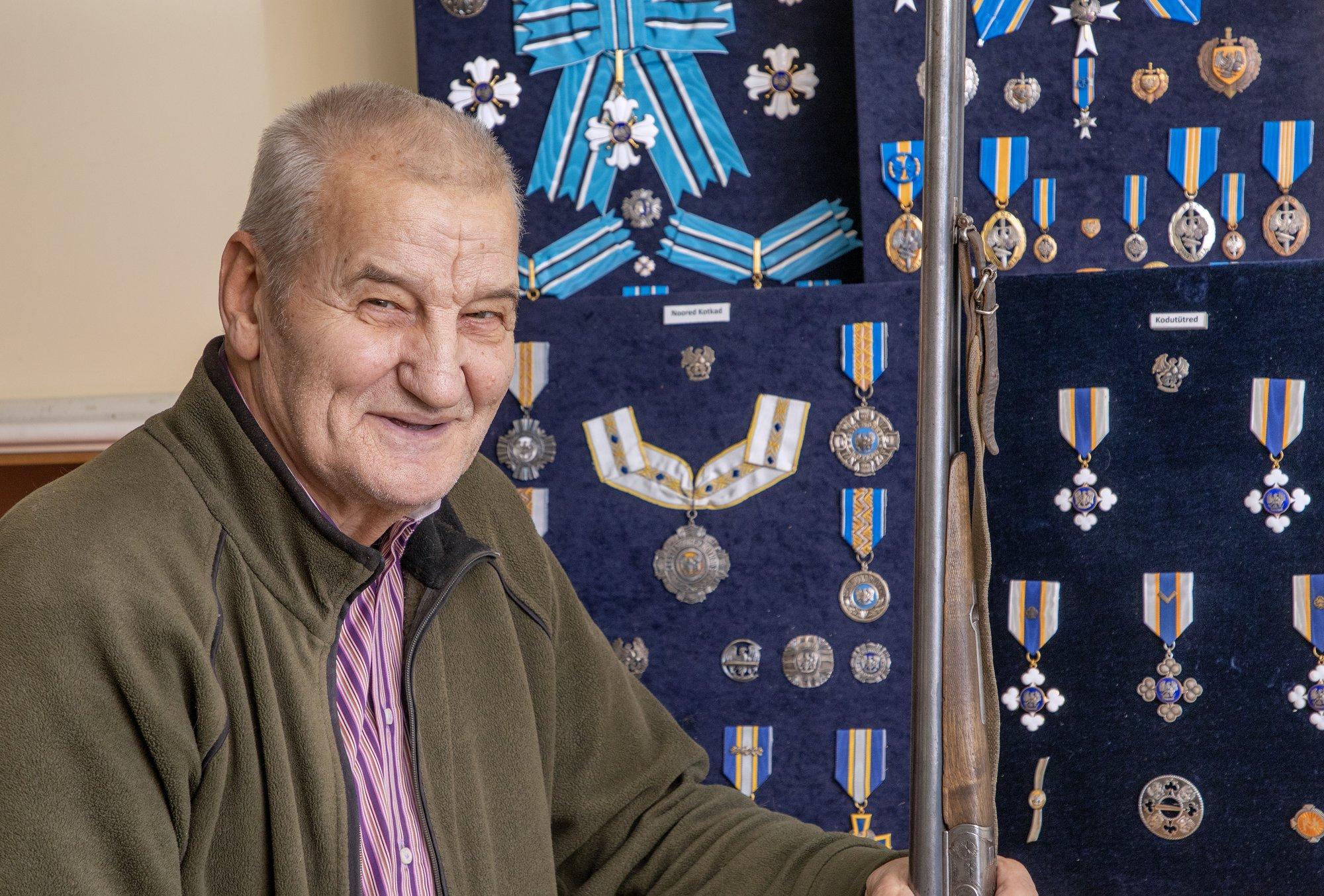 PÕNEV KOGU | 1400 eestlastele antud ordenit, Laidoneri püss, von Sassi taskulamp...