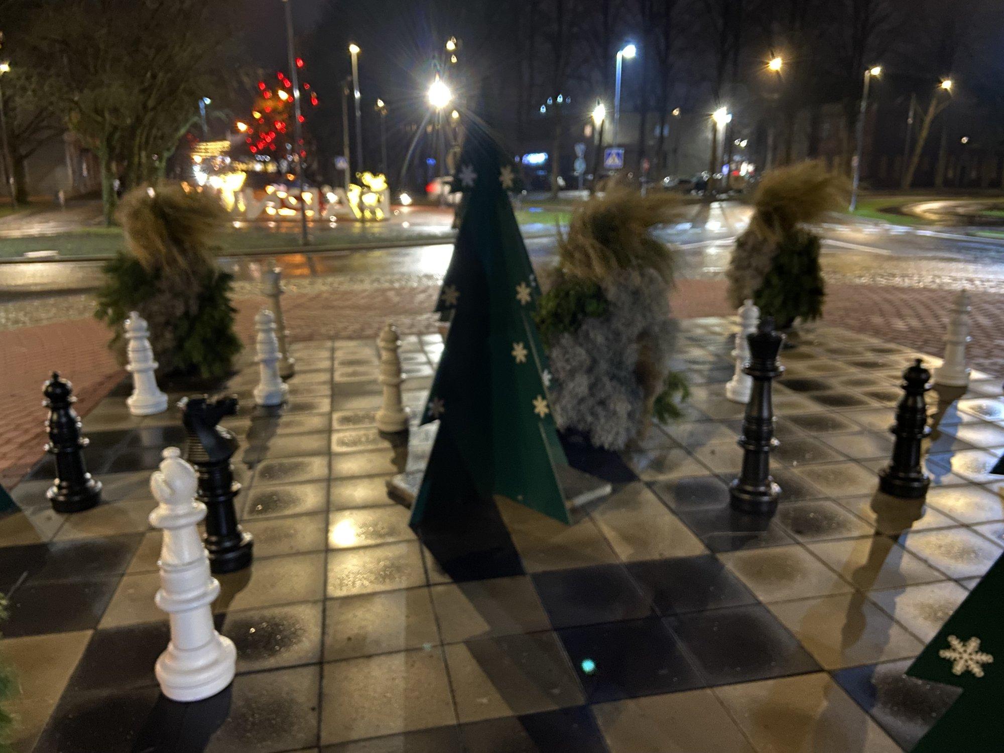 Pärnu kesklinna ringristmikule pandi Paul Kerese võidumalendid