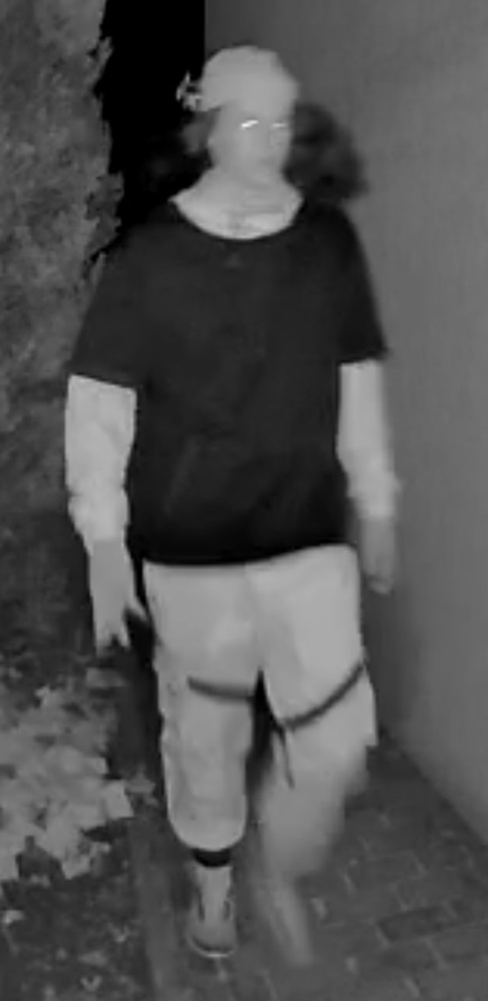 Politsei tuvastab kuriteos kahtlustatavat meest