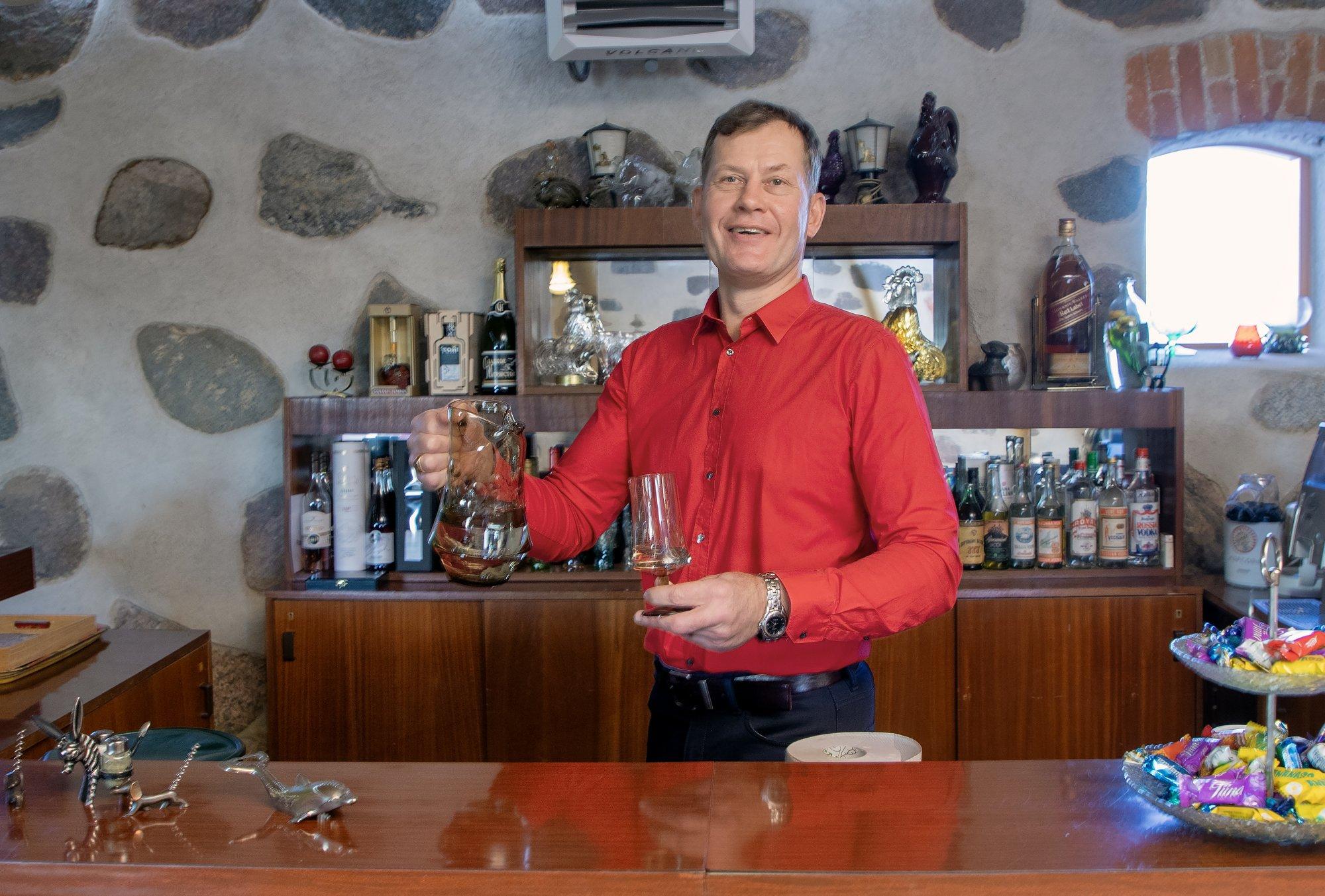 Aasta põllumees avas Kukekese baari. Kohal oli ka seriaali „ENSV“ legendaarne baarmen Illar