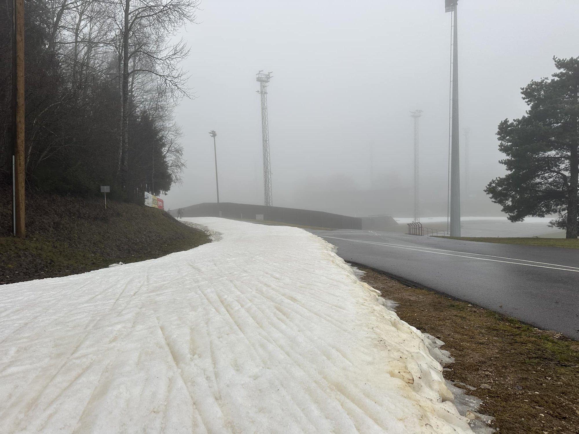 Tehvandil on totaalne lumeikaldus, aga kahevõistluse MK-etapi korraldajad veel häirekella ei löö