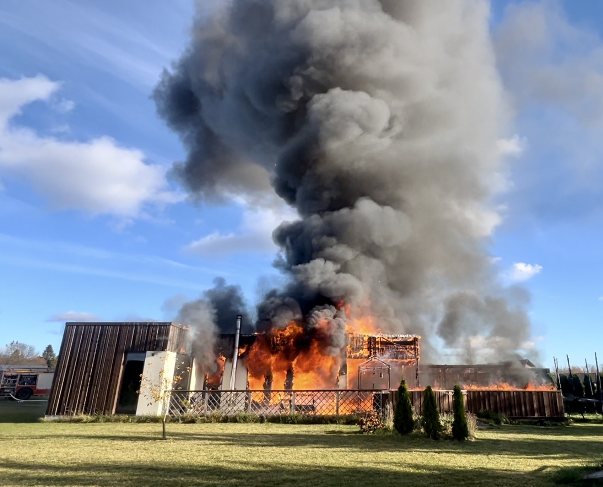 Nissan Leafi vanadest akudest kokku pandud elektrisalvesti – see oli Evelyn Mikomägi maja süttimise põhjus