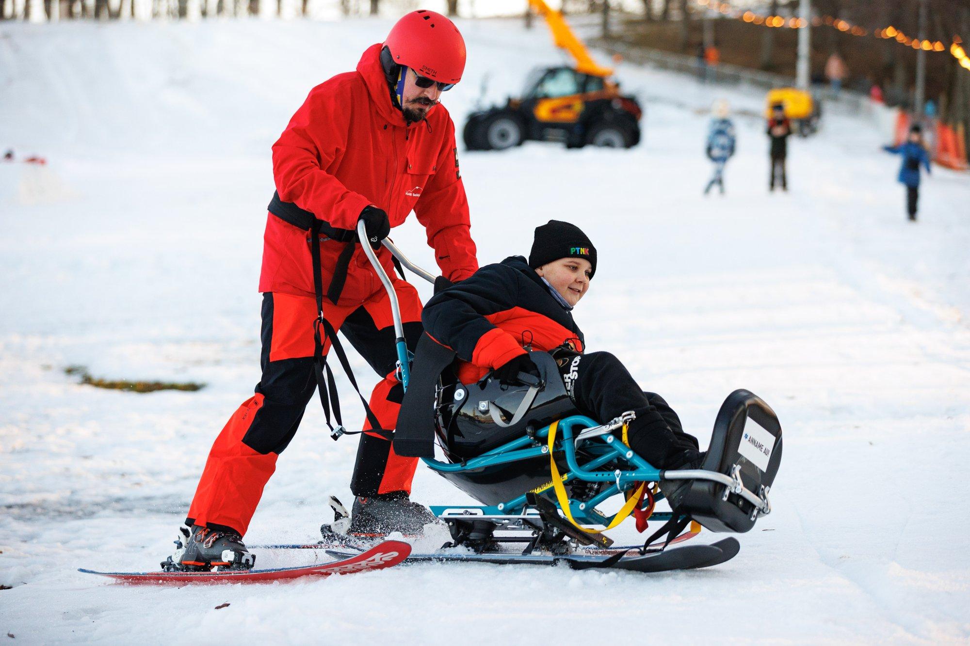 VIDEOEKSPERIMENT | Puue ei pea olema takistus. Eestis saab tegeleda ka paramäesuusatamisega