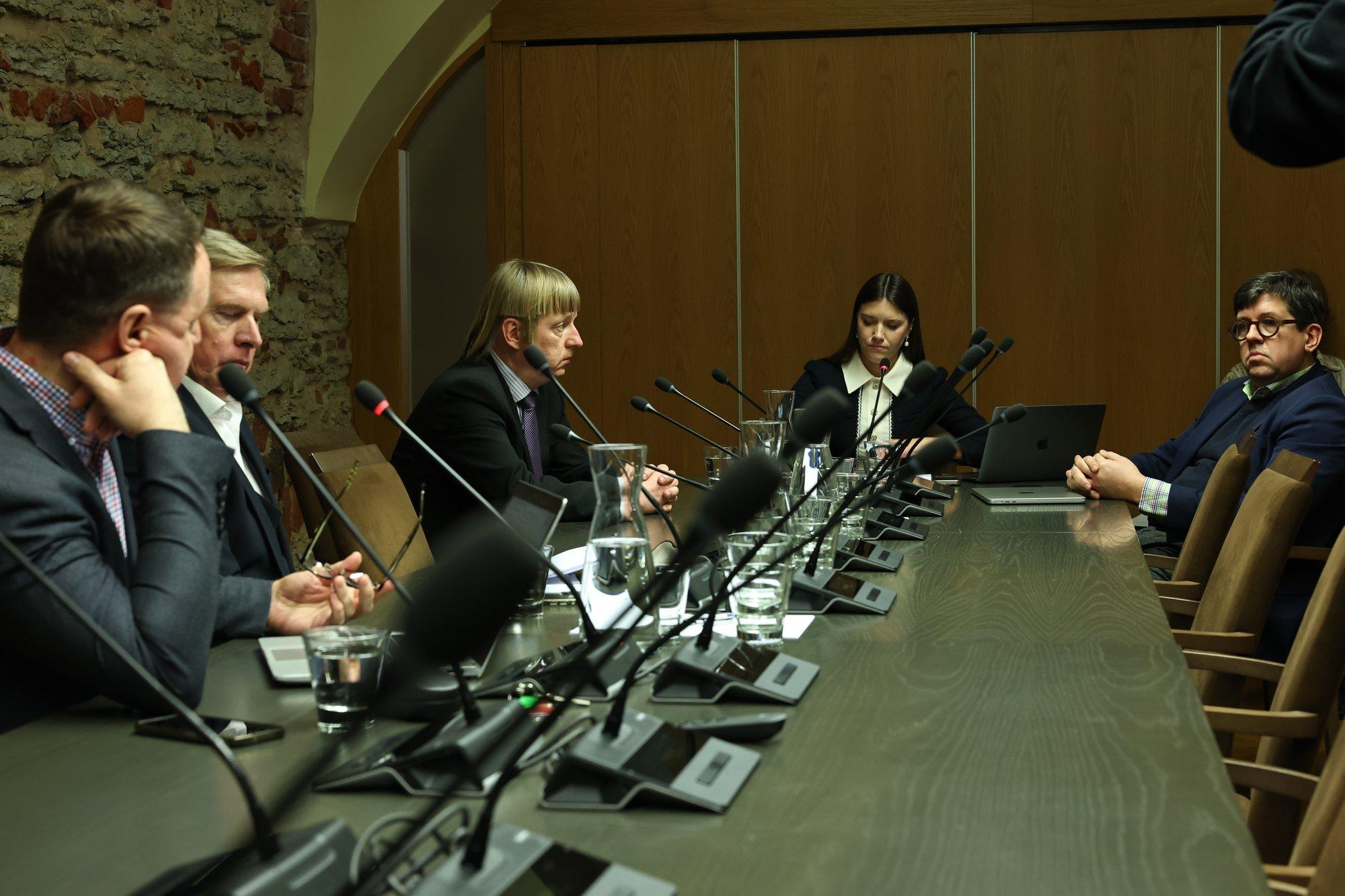 FOTOD | Riigikogu erikomisjon soovis arutada riigisekretäri ametisse nimetamise asjaolusid, aga istung jäi ära