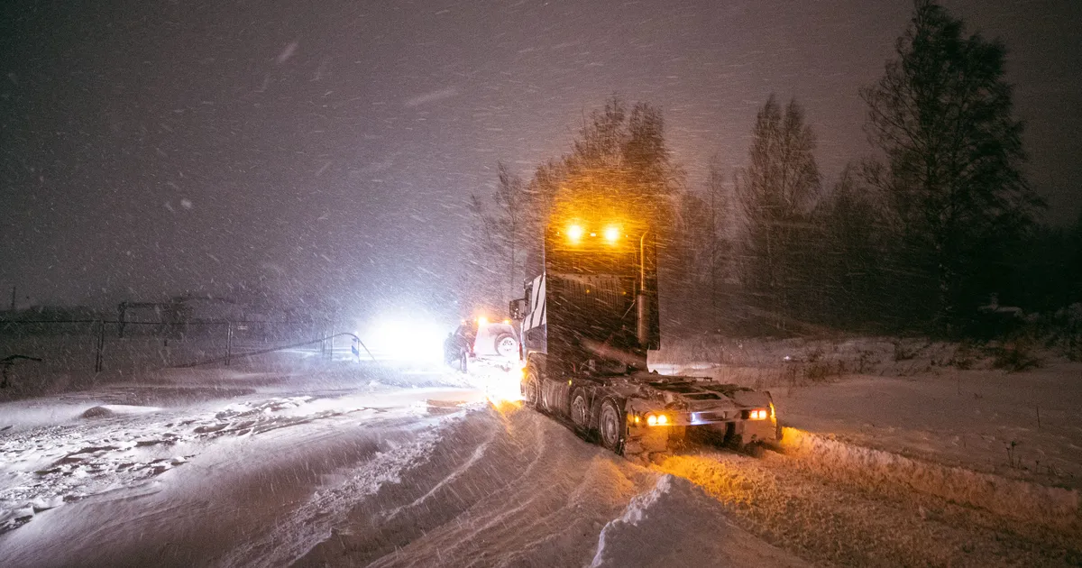 ILMABLOGI ⟩ Tugev lumesadu teeb liiklemise keeruliseks, häiritud on ka lennuliiklus